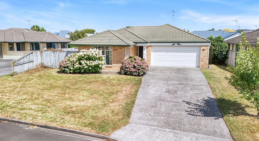  at 17 Farnham Close, Rototuna North, Hamilton