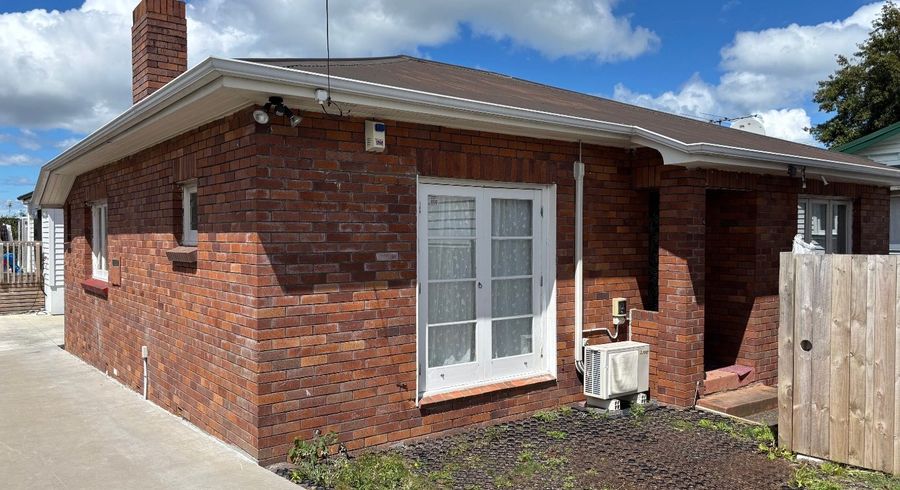  at 4 Fruitvale Road, New Lynn, Waitakere City, Auckland