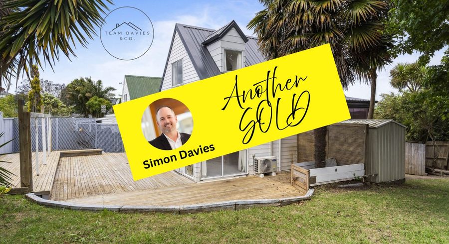  at 2/6 Sandgate Avenue, Botany Downs, Auckland
