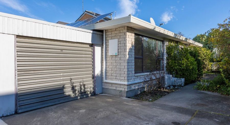  at 2/17 Garreg Road, Fendalton, Christchurch City, Canterbury