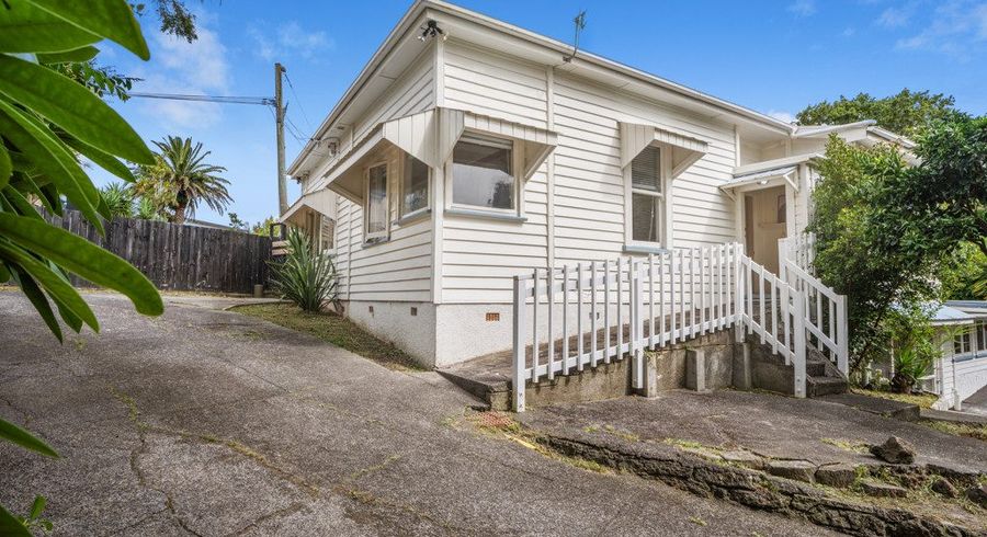  at 17 Awaroa Road, Sunnyvale, Waitakere City, Auckland