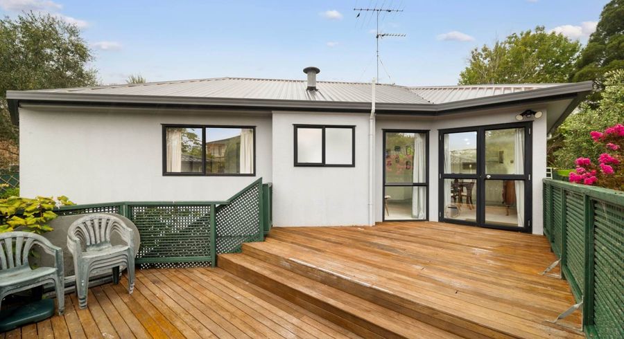  at 2/17 Manuwai Road, Torbay, North Shore City, Auckland