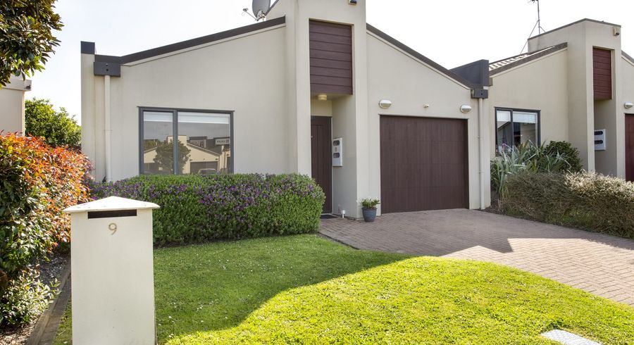  at 9 Bunker Rise, Golflands, Auckland