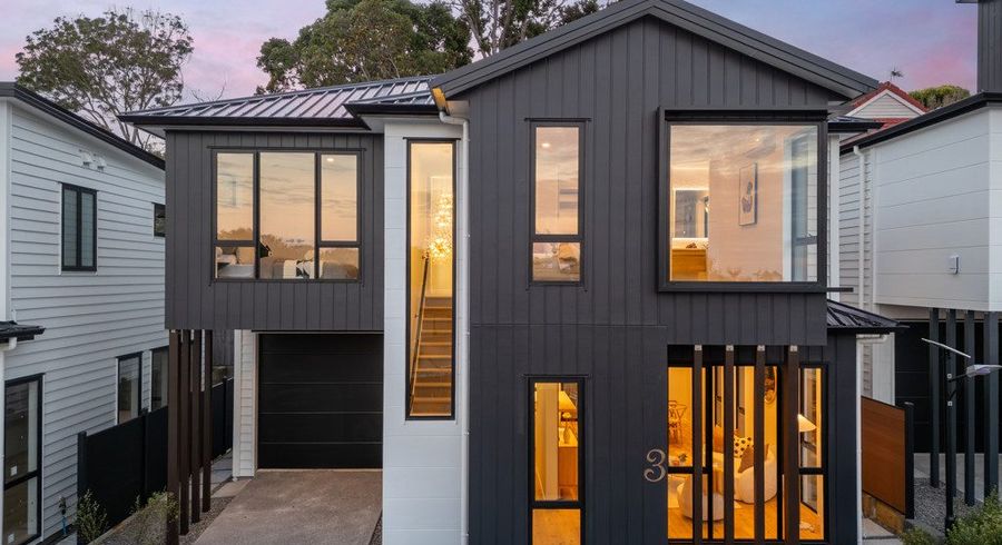  at 8 Park Rise, Campbells Bay, North Shore City, Auckland