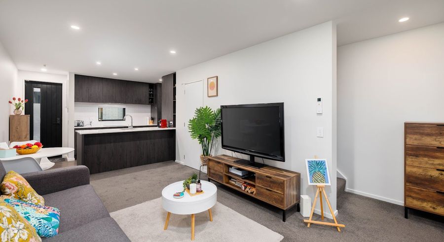  at 2/327 Lincoln Road, Addington, Christchurch
