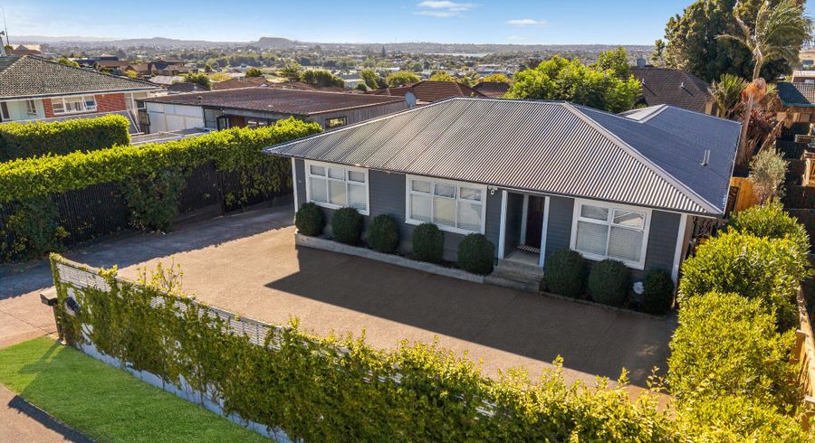  at 59A Bradbury Road, Botany Downs, Auckland