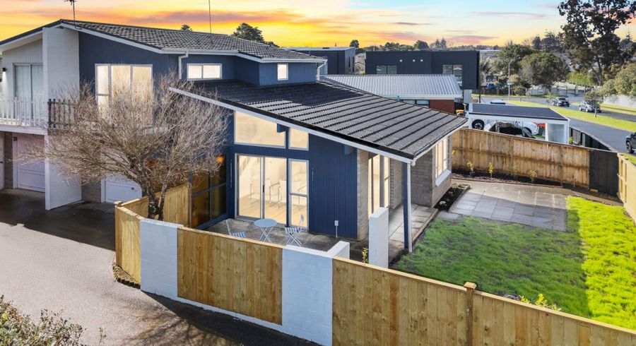  at 2/30 Whiteacres Drive, Sunnyhills, Manukau City, Auckland