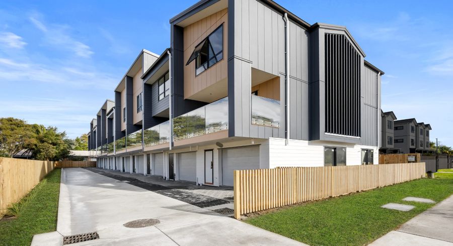  at 6 Robertson Road, Ranui, Waitakere City, Auckland