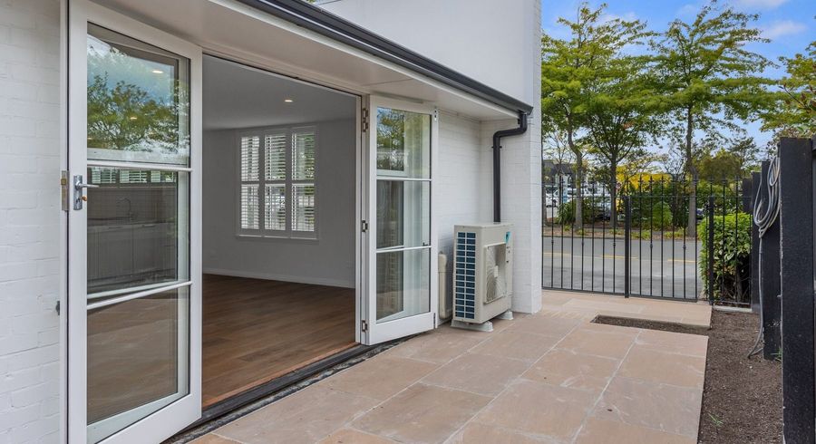  at 1/135 Aikmans Road, Merivale, Christchurch