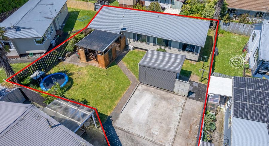  at 8B Bains Avenue, Hamilton East, Hamilton