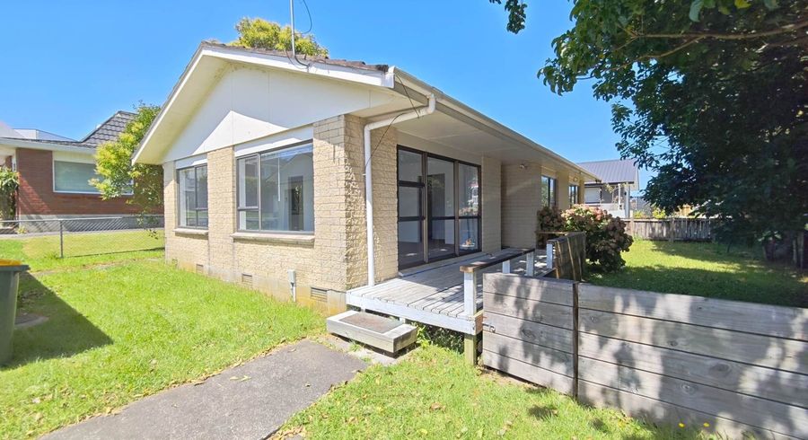  at 2/12 Kaipatiki Road, Glenfield, North Shore City, Auckland