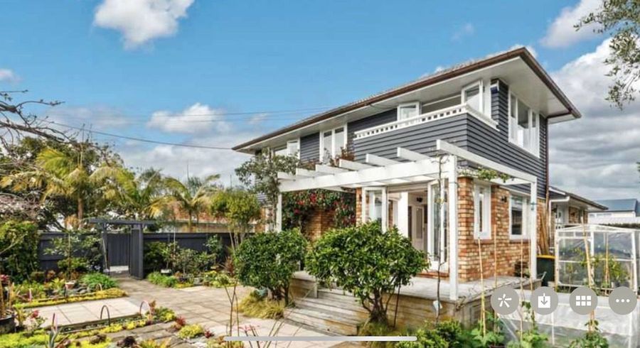  at 42 East Coast Rd, Milford, North Shore City, Auckland