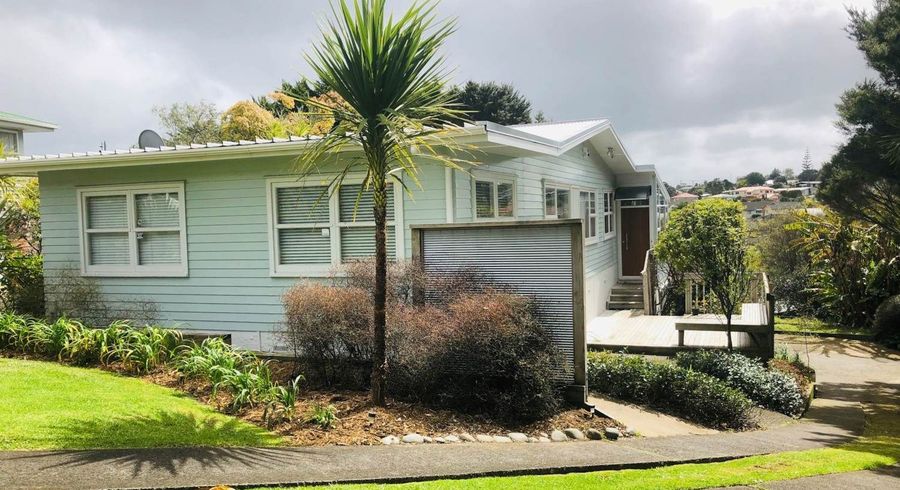  at 18 Madison Place, Forrest Hill, Auckland