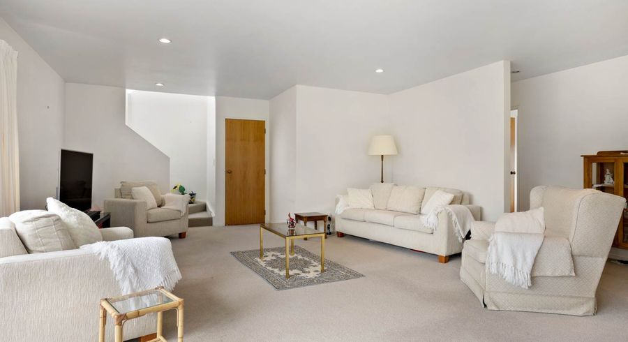  at 2/8 Strabo Place, Windsor Park, Auckland