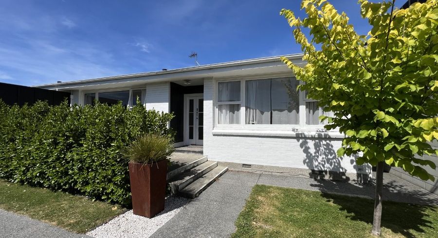  at 2/69 Aikmans Road, Merivale, Christchurch City, Canterbury