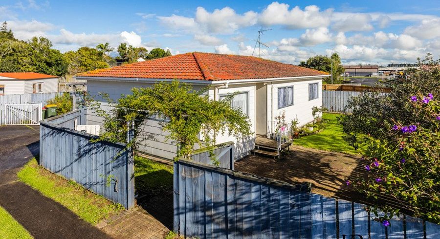  at 2/62 Redcrest Avenue, Red Hill, Papakura, Auckland