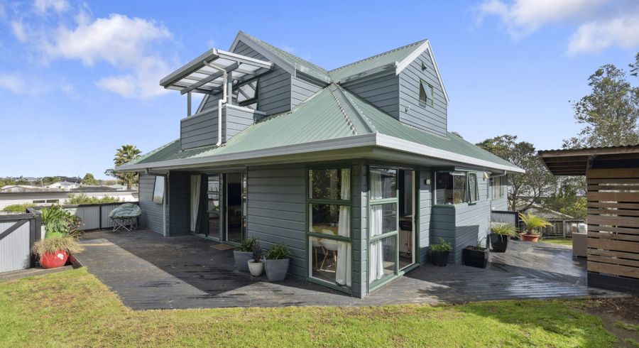  at 906a East Coast Road, Northcross, North Shore City, Auckland