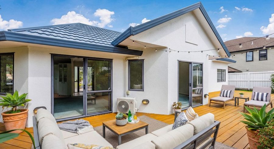  at 1 Cayman Place, Unsworth Heights, North Shore City, Auckland