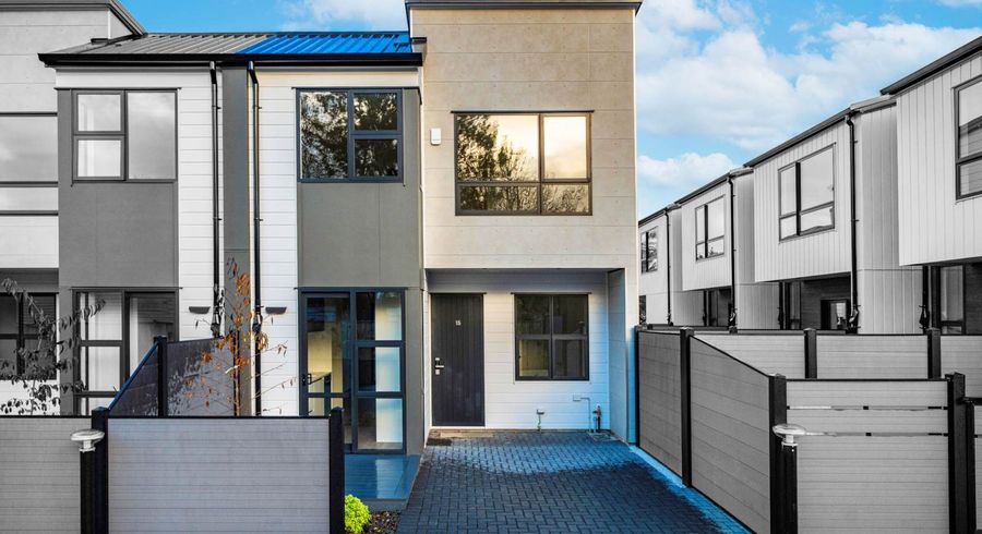  at 15/85 Cascades Road, Pakuranga Heights, Manukau City, Auckland