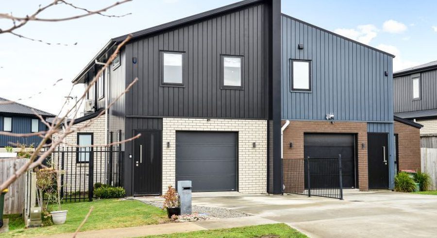  at 2/64 Cabourne Drive, Glenview, Hamilton