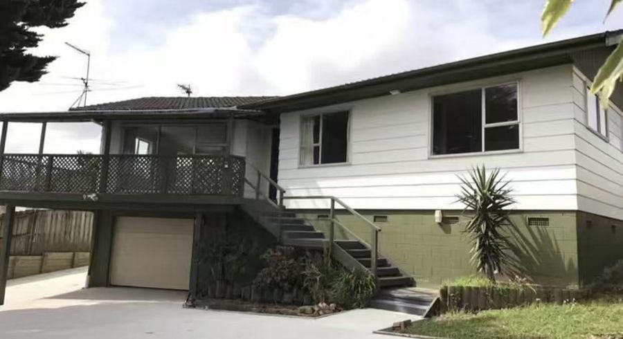  at 4 Darcy Place, Massey, Waitakere City, Auckland