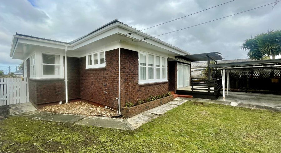 at 42 Kawiti Avenue, Point England, Auckland