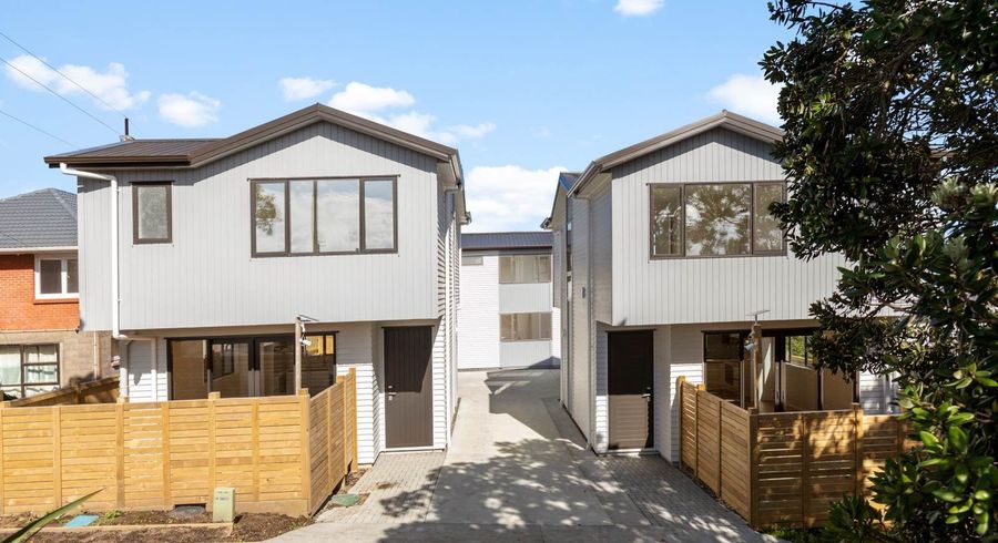  at 423 Glenfield Road, Glenfield, Auckland