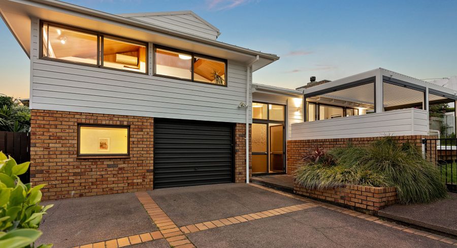  at 2/33 Sharon Road, Torbay, North Shore City, Auckland