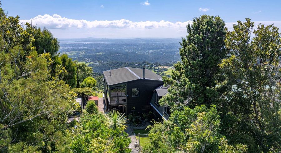  at 5 Brabant Road, Waiatarua, Waitakere City, Auckland