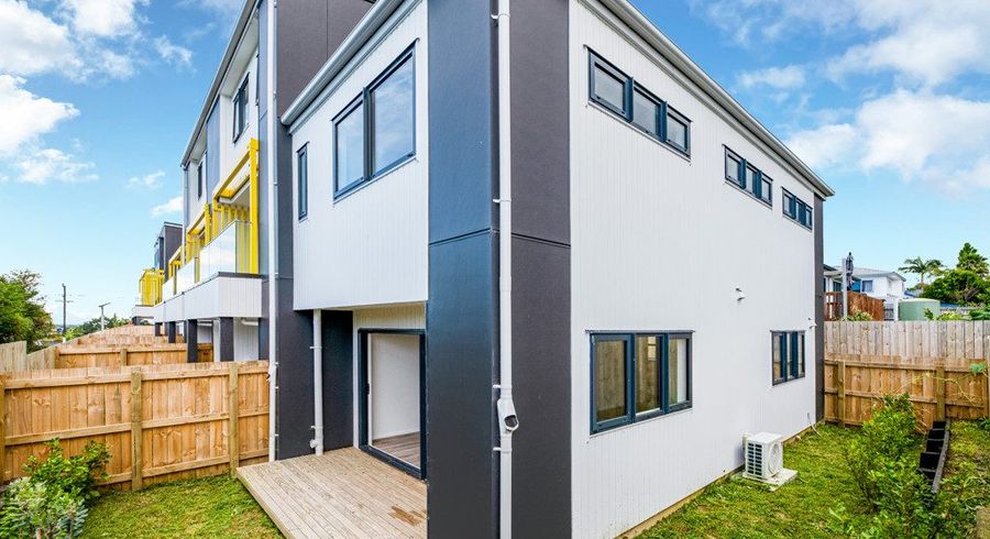  at 4/43B Waimumu Road, Massey, Auckland