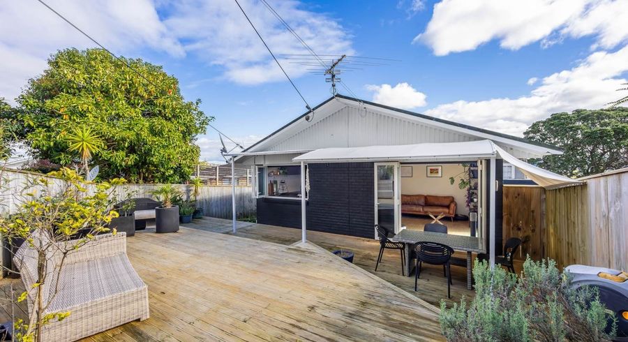 at 1/32 Forrest Hill Road , Forrest Hill, North Shore City, Auckland