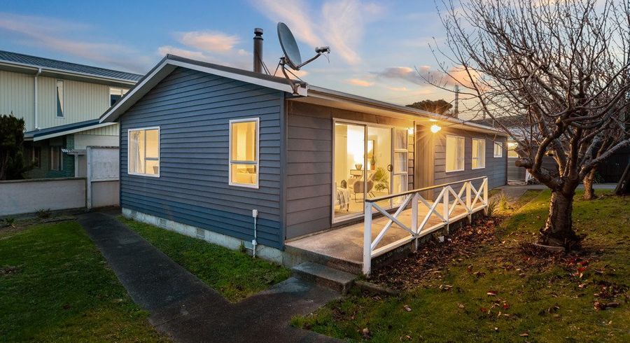  at 2 Pascoe Avenue, Paremata, Porirua, Wellington