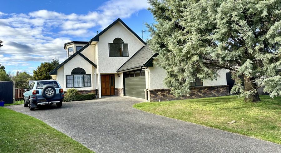  at 11 Woodgate Court, Fitzherbert, Palmerston North