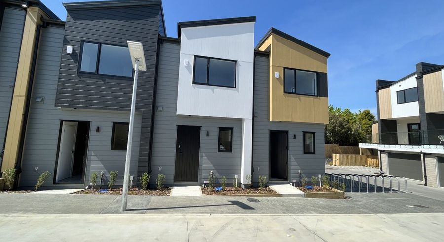  at 5/241 Don Buck Road, Massey, Waitakere City, Auckland