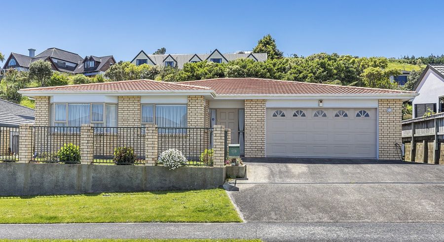  at 139 Woodman Drive, Tawa, Wellington