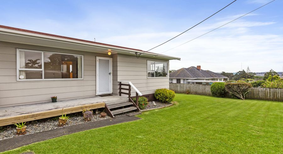  at 1/57 Amberley Avenue, Te Atatū South, Auckland