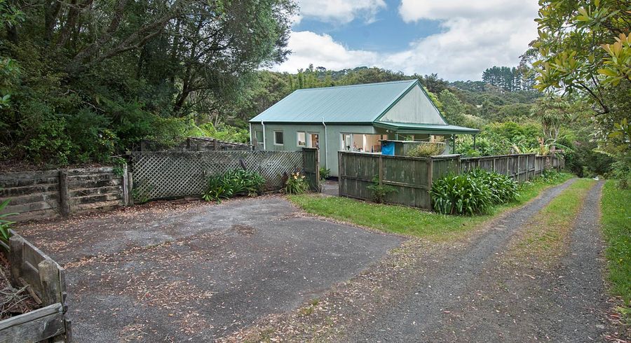  at 10/8 Napuka Road, Henderson Valley, Auckland