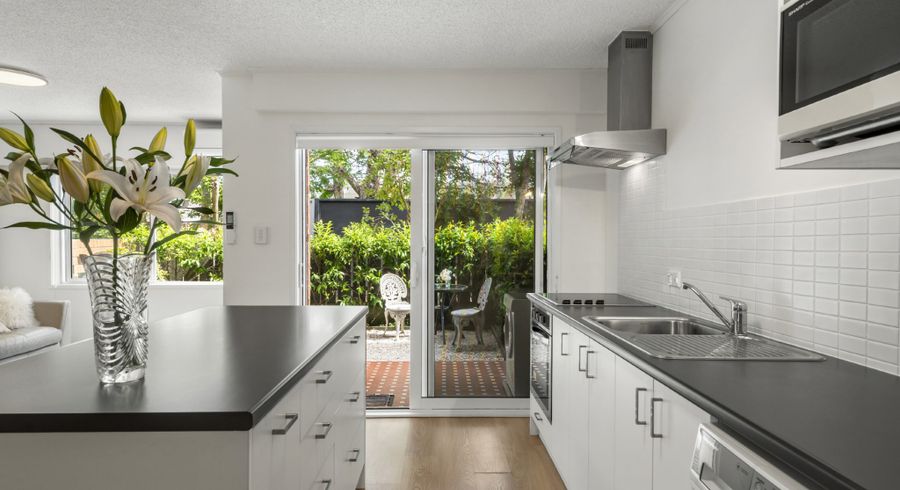  at 4/83 Lake Road, Devonport, North Shore City, Auckland