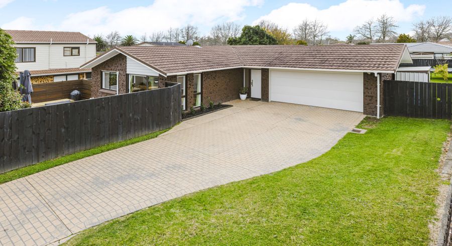  at 9 Elrita Place, Conifer Grove, Takanini
