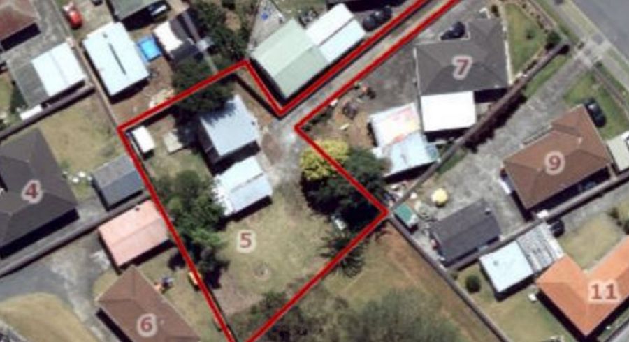 at 5 Tacon Place, Mangere, Auckland