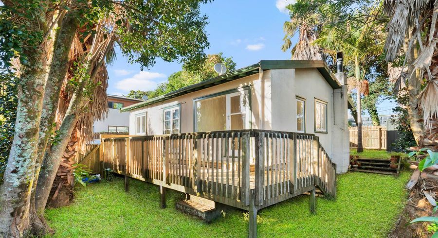  at 1/405 East Coast Road, Mairangi Bay, Auckland