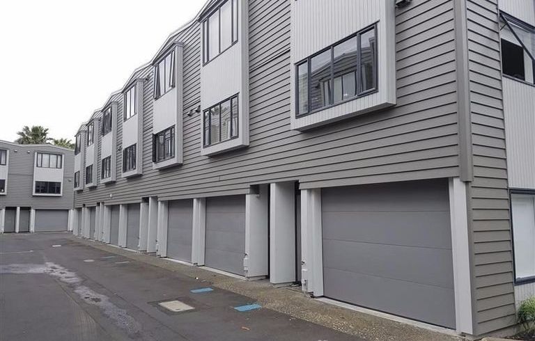  at 33 Dovedale Place, Parnell, Auckland