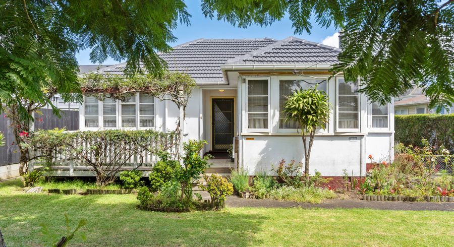  at 5 Tamatea Avenue, Point England, Auckland