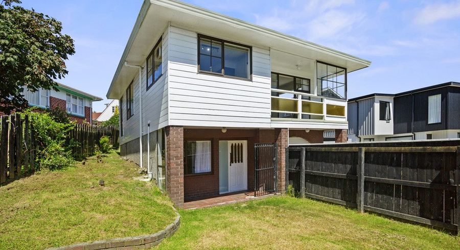  at 32 Collins Avenue, Tawa, Wellington