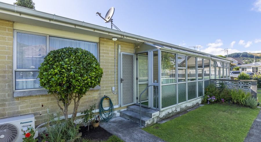  at 2/13 Linden Avenue, Tawa, Wellington