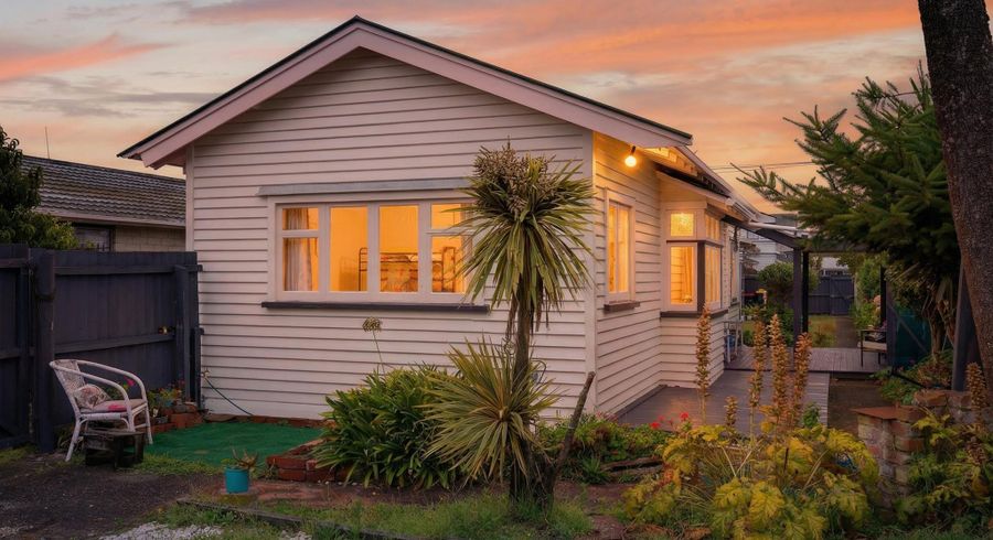  at 33 Estuary Road, New Brighton, Christchurch City, Canterbury