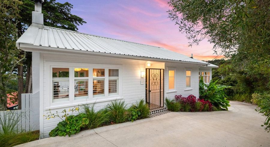  at 33 Island Bay Road, Beach Haven, North Shore City, Auckland