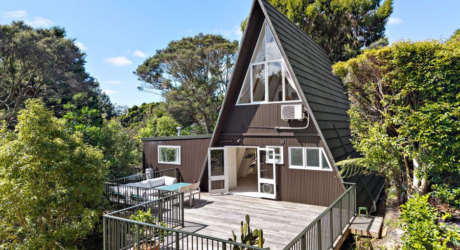  at 4 Glenbush Place, Birkenhead, North Shore City, Auckland