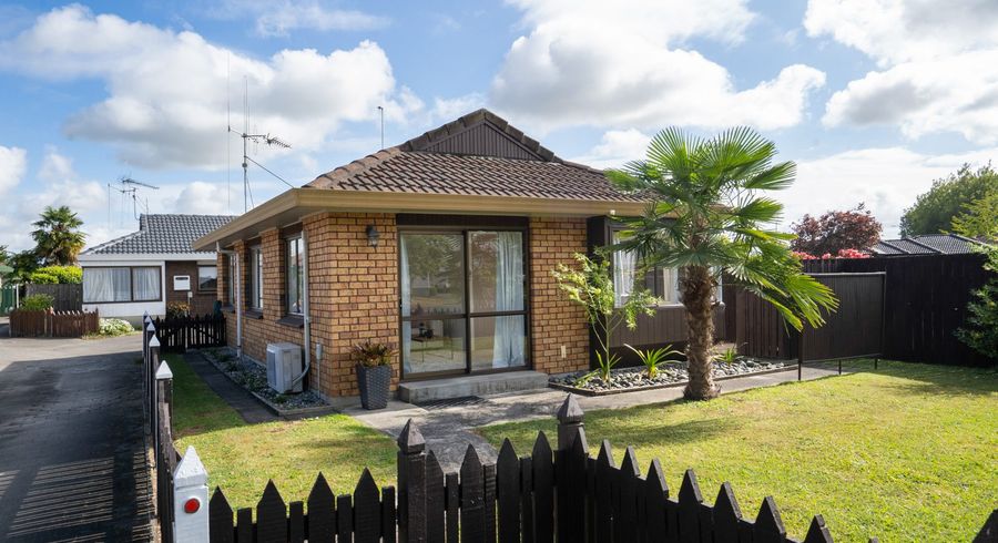 at 2/64 Hamilton Road, Cambridge, Cambridge