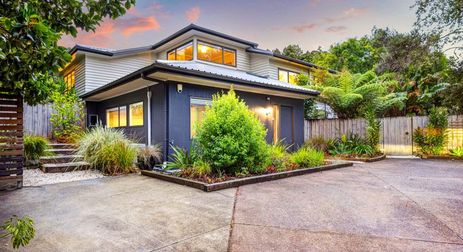  at 8 Jays Road, Titirangi, Auckland